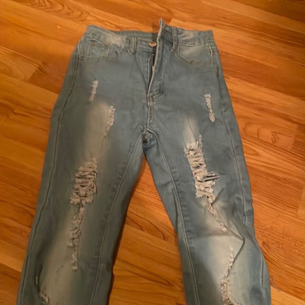 blue skinny jeans!!